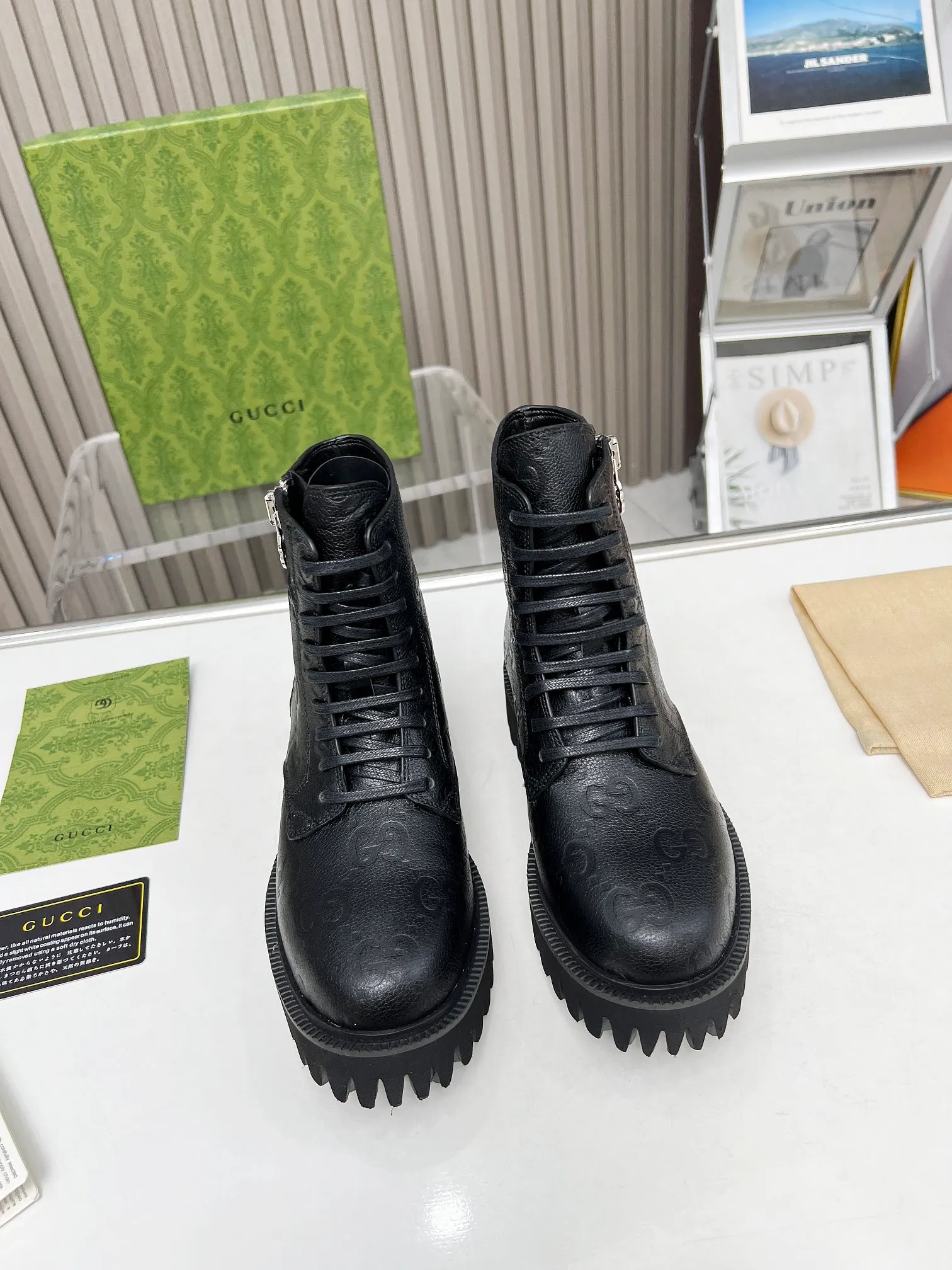 👟👟Ex-factory price 540👟👟 Gucci 2023 super cool Martin boots, the GG logo continues to shine in the new series, comfort and lightness are ingeniously presented on this women's leather boots. The classic GG pattern evolved from the name of the brand's founder, Mr. Guccio Gucci. It was first used in the 1930s. After nearly a century of development, it still provides inspiration for the brand to explore new expressions. Code number:35-43#